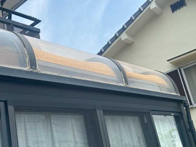変色した屋根材